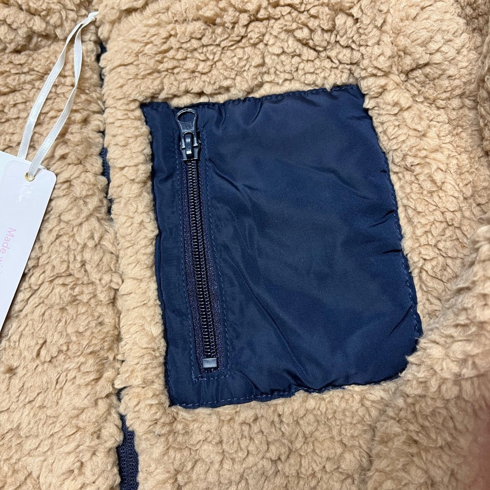 NWT Reversible Faux Fur Jacket (Beige and Navy) no tag on inside - Picture 4 of 8